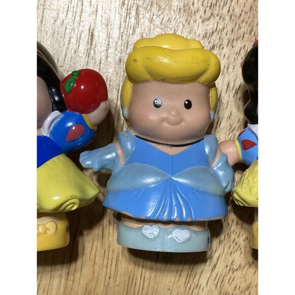 Little People Disney Princess - Cinderella & Snow White 2x w/ Pie & Apple - Picture 3 of 7